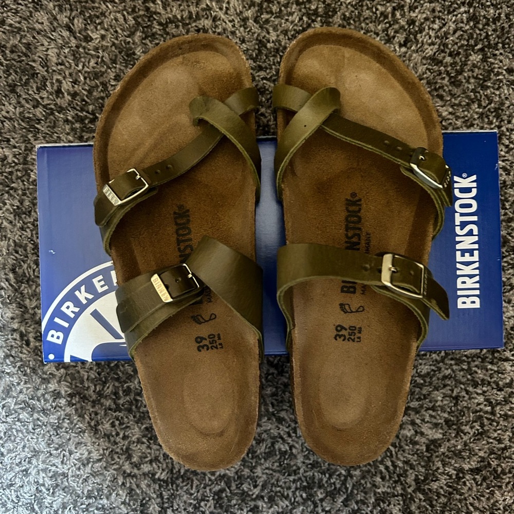 *basically brand new* Birkenstock Mayari Sandals